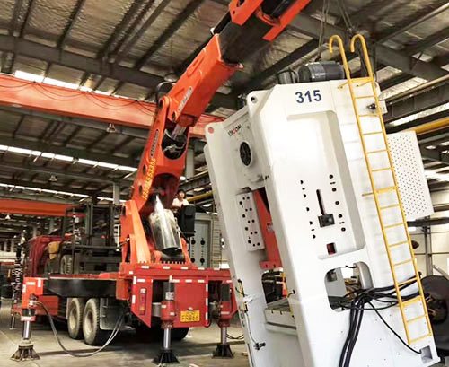 丹阳附近随车吊出租，轻松解决运输难题