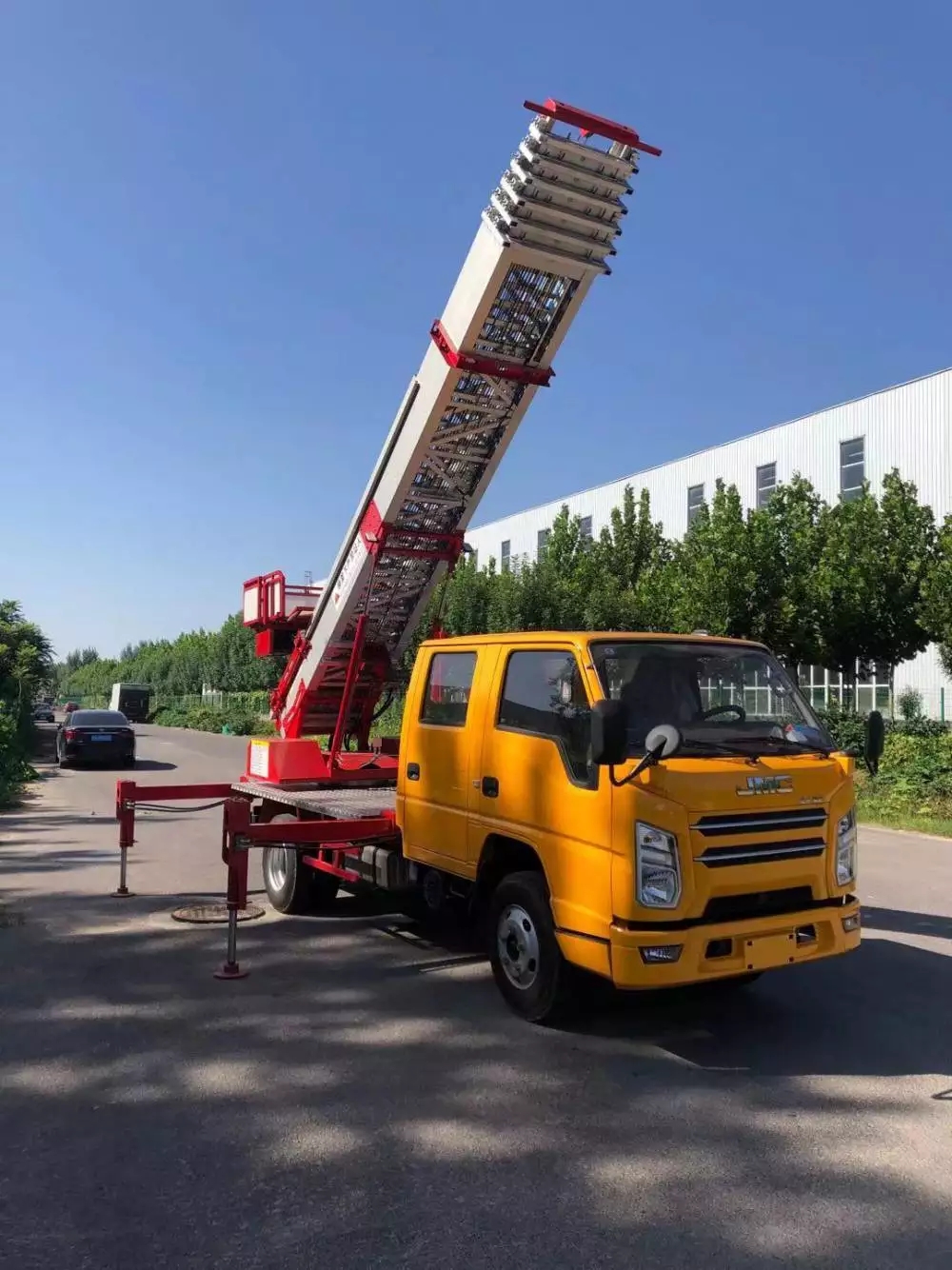 丹阳附近的云梯车出租服务：轻松解决高空作业需求